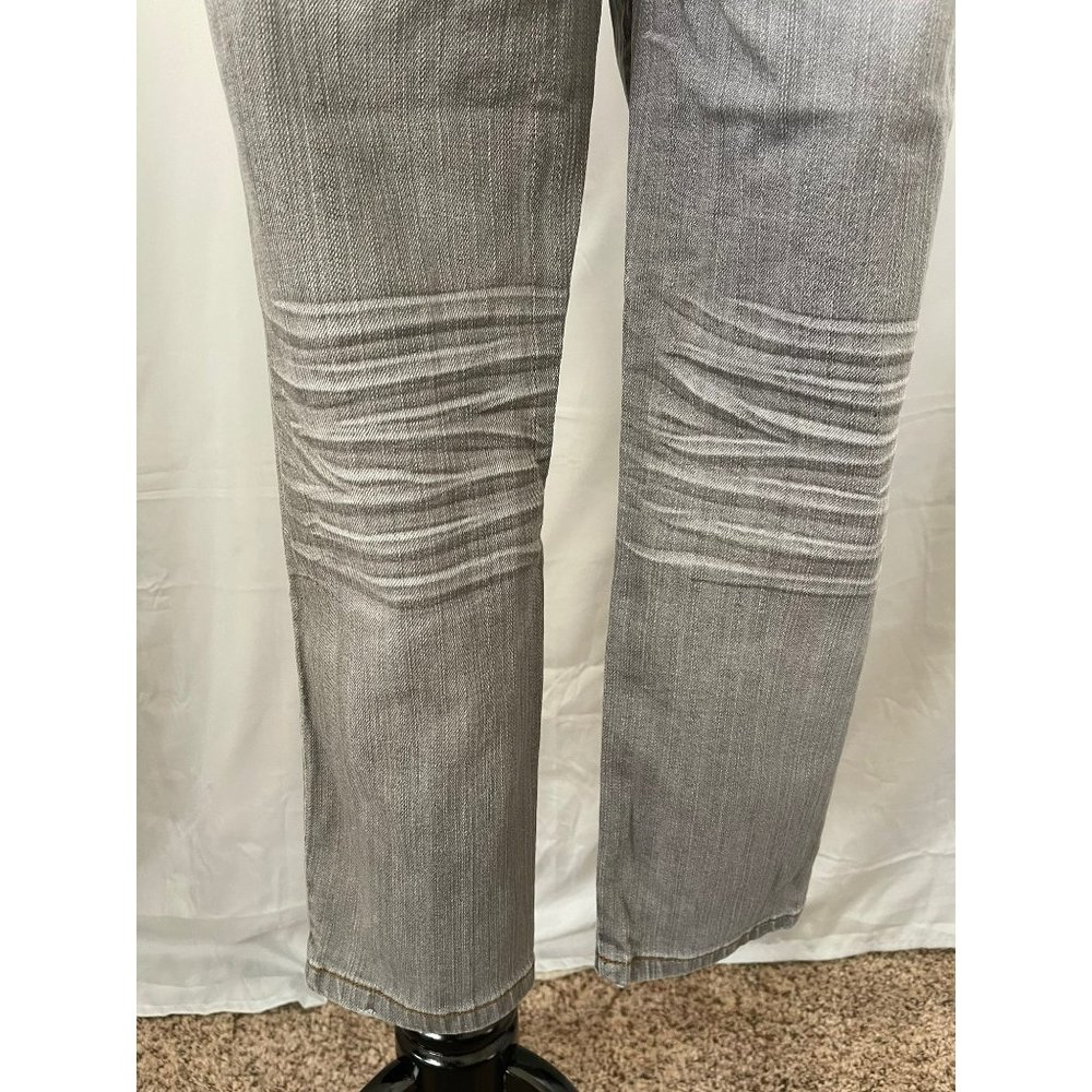 Dollhouse Light Gray Capri Jeans - 13 - Picture 8 of 12